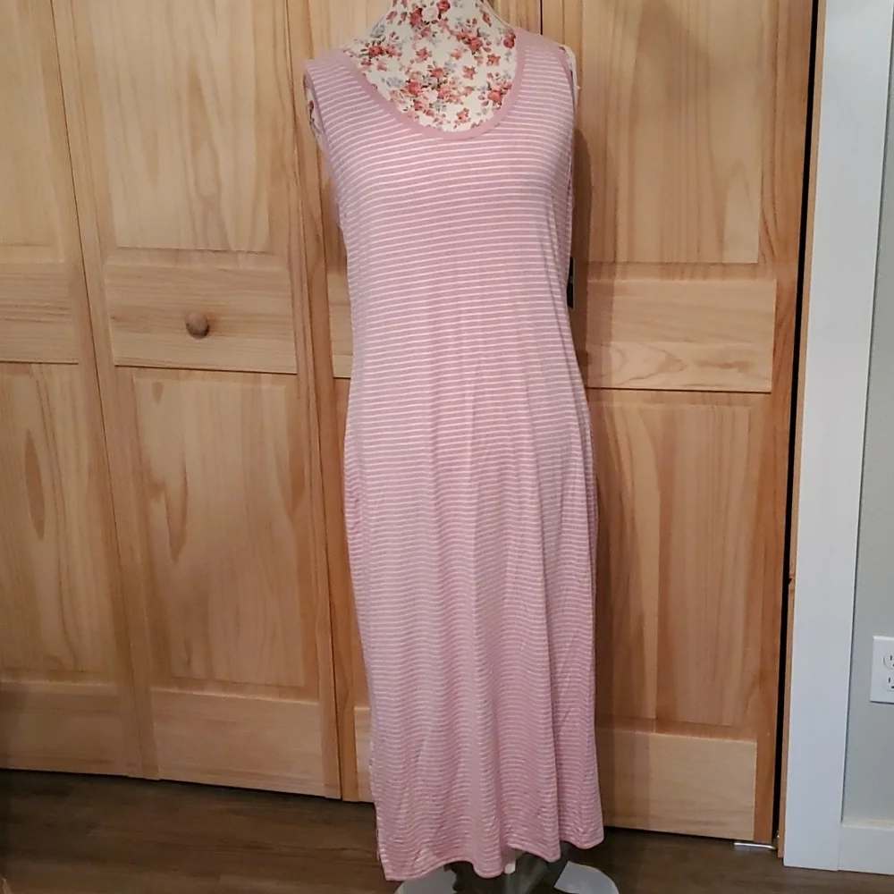 Maxi dress women’s size XL NWT pink and white stripes very soft